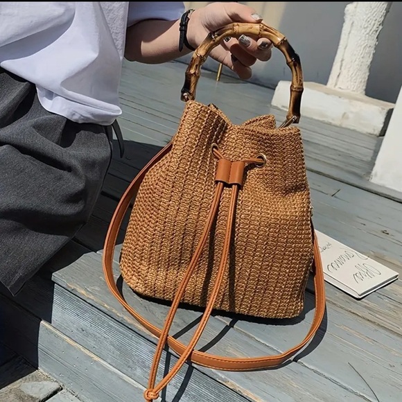 Stylish Bucket Bag | Summer Vibes | Celebrity Favorite - Picture 2 of 3